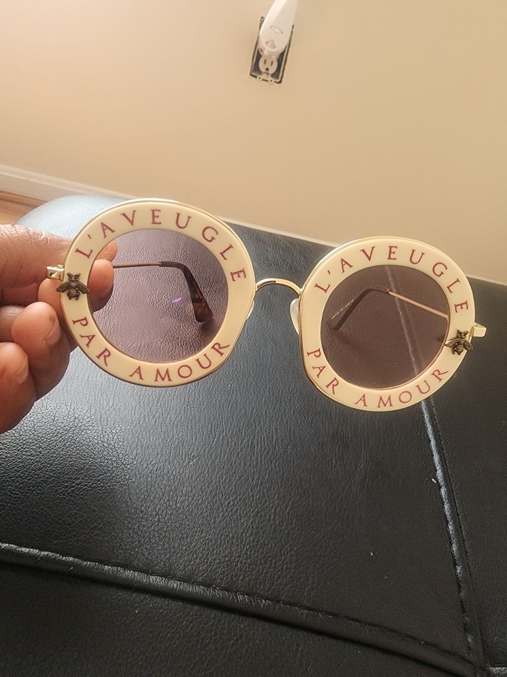 Gucci Round White and Pink L'Aveugle Par Amour Sunglasses - Picture 2 of 5